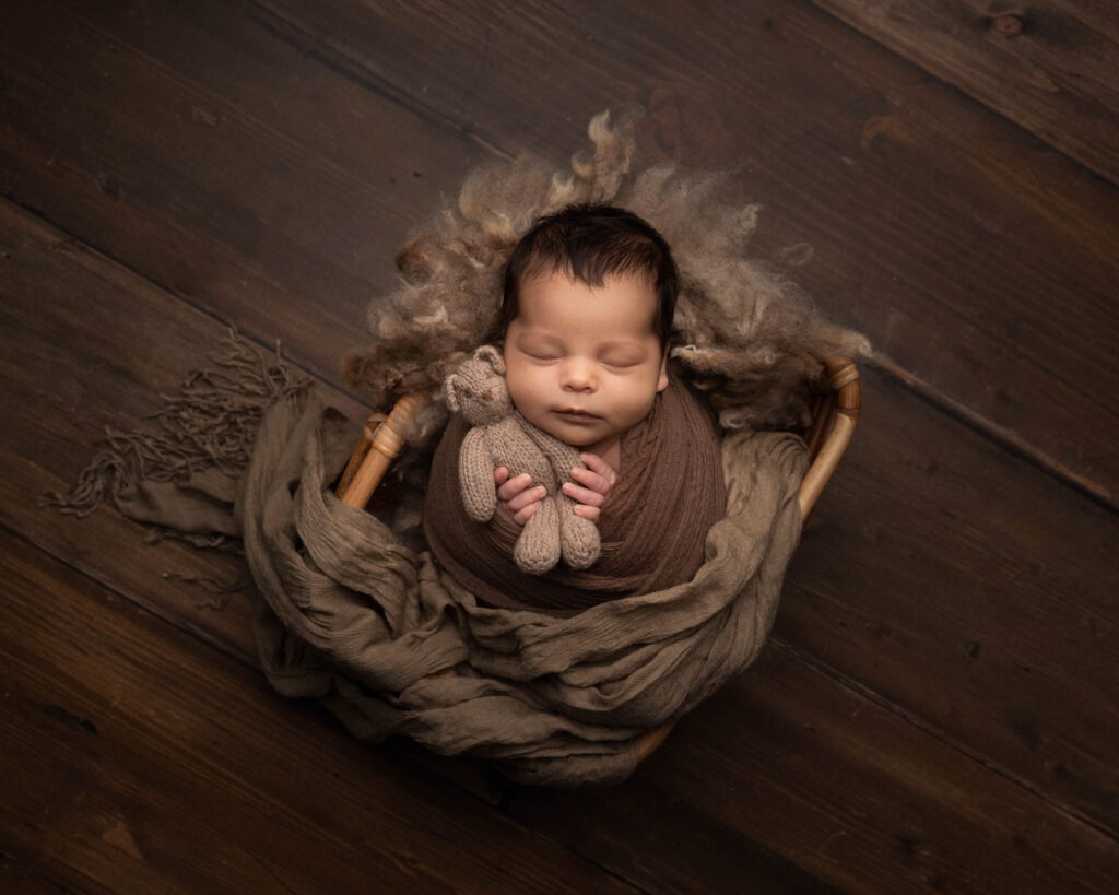 4 reasons to book a newborn session for your baby